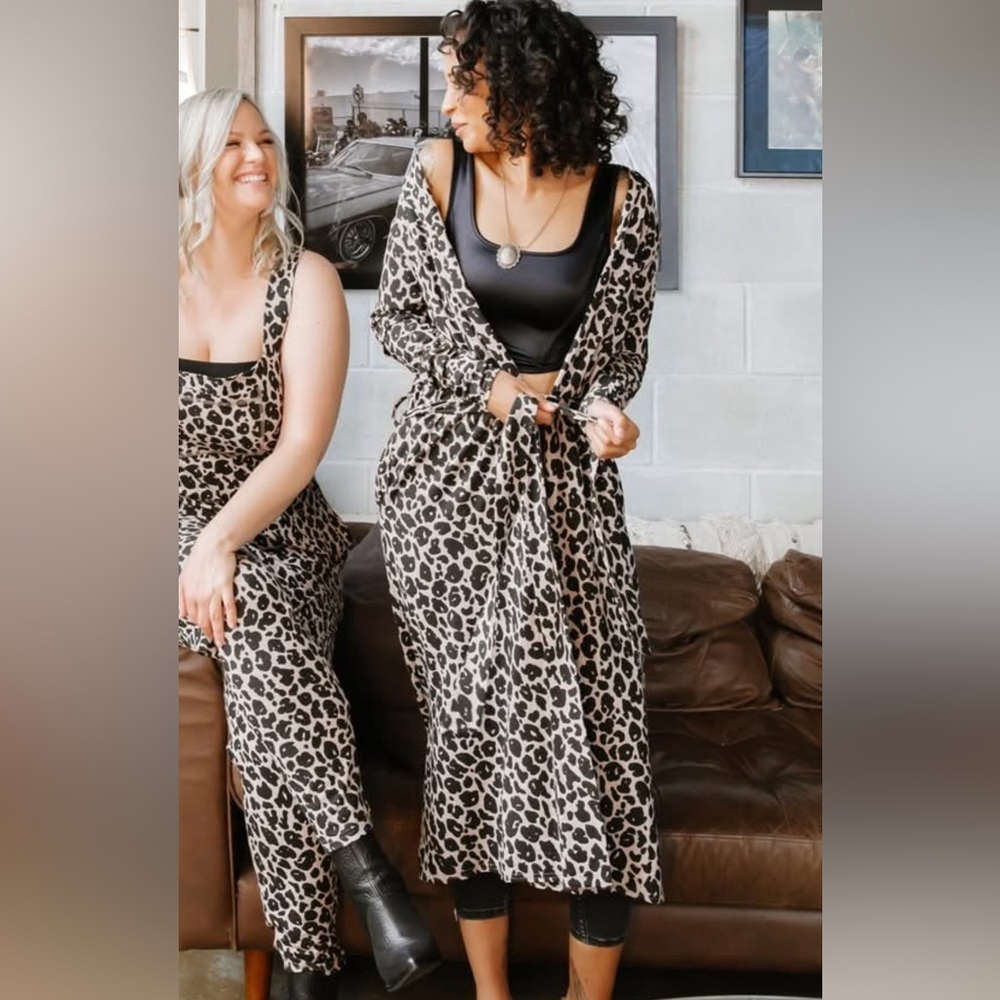 (19) Smash + Tess Leopard Lexi Cardi/Robe